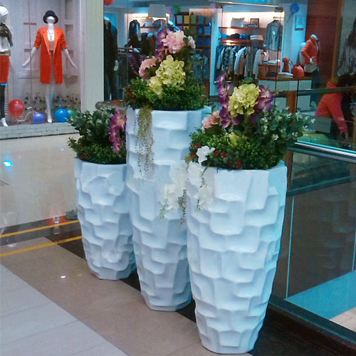 玻璃鋼雕花異形仿白瓷花盆
